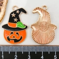 Pendentif citrouille d'Halloween avec chapeau de sorcière, vues recto et verso avec échelle - Tête de Citrouille Orange (11066)