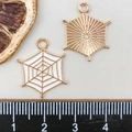 Pendentif toile d'araignée en alliage doré avec émail blanc et largeur de 1,5 cm - Toile d'Araignée Blanche (14008)