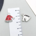 Ciondolo a forma di cappello di Natale in lega con smalto e strass per gioielli fai da te - Cappello Natalizio in Smalto Rosso 16*16mm (14316)