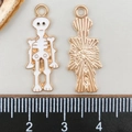 Pendentif squelette d'Halloween en alliage doré et émail avec règle de taille - Crâne Blanc (15135)