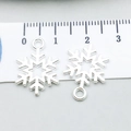 Set de dos colgantes de copo de nieve plateados con centro de estrella, altura de 2,2 cm - Estilo de Copo de Nieve de Navidad Hueco (20025)