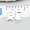 Colgante bota plateada con diseño de ondas y anilla para creación de joyería - Pequeño Estilo de Calcetín de Navidad (20036)