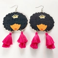 Ethnische Holzohrringe mit afrikanischer Königin Silhouette und Fuchsie Quasten - Rosarote Quaste