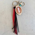 Détail d'un porte-clés football avec pompon rouge-noir et perle turquoise sur anneau - Gland Rouge & Noir Football (21092804-6)