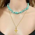 Westerse gelaagde ketting met turquoise stenen en een vintage gouden kruis hanger - Kruisvorm (3)