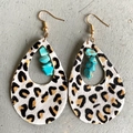 Bohemian teardrop earrings with leopard print faux fur and blue turquoise stones - Dark Leopard Style (4)