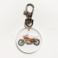 Porte-clés en acrylique avec moto vintage orange et ailes blanches sur fond blanc - Style Moto Vintage Avec Ailes
