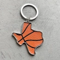 Dettaglio portachiavi forma Texas con trama in pelle da basket e cornice in metallo argento - Stile Basket (1) / Arancione