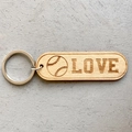 Gedetailleerde lasergravure van honkbalontwerp en Love-tekst op houten sleutelhanger - Honkbal Stijl