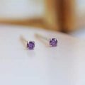 Pendientes minimalistas de plata 925 con circón púrpura y engaste de cuatro garras - Púrpura (3mm)