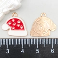 Ciondoli cappello di Babbo Natale in lega smaltata rossa con retro in oro testurizzato - Cappello di Natale in Smalto Rosso (14200)