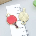Ciondolo racchetta da ping pong smaltato rosso in metallo dorato per gioielli DIY - Racchetta da Ping Pong Sportiva in Smalto Arancione-Rosso (24849)