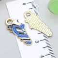 Ciondolo scarpa da calcio smaltato blu e oro per creazione di gioielli fai da te - Scarpa da Calcio Sportiva in Smalto Blu (24851)