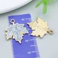 Pendentif feuille d'érable en marbre gris et métal doré pour la création de bijoux - 19*24mm / Feuille d'Érable en Émail Gris (14248)
