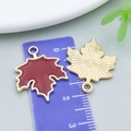 Ensemble de pendentifs feuille d'érable dorée avec émail bordeaux et texture radiale - 19*24mm / Feuille d'Érable en Émail Orange Brun (14251)