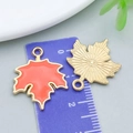 Pendentif feuille d'érable en alliage doré et émail orange pour la création de bijoux - 19*24mm / Feuille d'Érable en Émail Orange (14253)