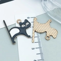 Katze-Musiknote Legierungsanhänger mit schwarzem Emaille-Finish und goldener Rückseite - Neugierige Schwarze Katze Note (25299)