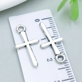 Lange zilveren kruishanger van geborstelde legering voor het maken van DIY sieraden - Antiek Zilveren Kruis (22334)