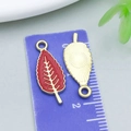 Pendentif feuille d'érable en émail rouge avec dos en métal doré pour la création de bijoux - 22*9mm / Feuille Action de Grâce Émail Rouge (19211)