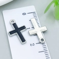 Antieke zilveren kruishanger met zwarte oliedruppel afwerking en 22mm schaal - Zwart Emaille Kruis (23971)