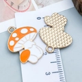 Colgante de hongo naranja y blanco con reverso de metal dorado para joyería DIY - 23*18mm / Seta de Acción de Gracias de Esmalte Blanco