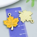Pendentif feuille d'érable en émail jaune et métal doré pour la création de bijoux - 23*19mm / Feuille d'Érable Action de Grâce Émail Jaune (25055)