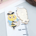 Gelber Emaille-Bienenanhänger mit Gänseblümchen für DIY-Schmuckherstellung 2.5cm - Gelbe Emaille Gänseblümchen Biene 20*11mm (25150)