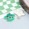 Pendentif chapeau trèfle en émail vert avec dos en métal doré pour création de bijoux - Chapeau au Trèfle en Émail Vert (25094)