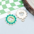 Pendentif trèfle en émail vert avec cadre en alliage doré et bord dentelé pour bijoux - Trèfle Soleil en Émail Vert (25102)