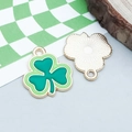 Pendentifs trèfle émaillés verts avec dos en métal doré pour la création de bijoux - Trèfle en Émail Vert Foncé (25105)