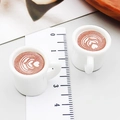 Miniatur-Kaffeetassen-Anhänger aus Harz mit Latte-Art-Herz und Maßstab-Lineal - Weiß 3D Drei-Schicht Latte Art