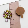 Ciondolo lecca-lecca marrone cioccolato con spirale colorata in resina per gioielli fai da te - Caffè Marrone Resina Leccalecca (24576)