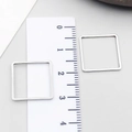 Set di due pendenti quadrati cavi in acciaio inossidabile da 20mm per gioielli DIY - Quadrato (T1825)