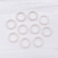 Set de 10 colgantes circulares de acrílico perlado blanco para joyería artesanal - Círculo Hueco (25776) / 1 Pieza (10x10mm) / Blanco Roto