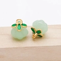 Ciondolo a zucca in vetro verde smeraldo con foglia dorata per creazione di gioielli - Piccolo (11x10mm) / Verde chiaro