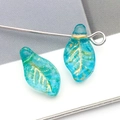 Blauer Glas-Blattanhänger mit Goldadern und Bohrung für DIY-Schmuckherstellung - Blatt / Transparent Blau Goldkontur