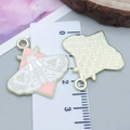 Roze en witte emaille mot hanger van vergulde legering voor DIY sieraden maken - Witroze Vlinderstijl (18697)