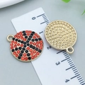 20mm Goldlegierung Sportanhänger mit roten und schwarzen Strasssteinen für DIY Schmuck - Roter Emaille Strass Sport Basketball