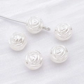 Perles en forme de rose blanche pour bijoux DIY avec accessoire d'épingle en métal - Petite Forme de Rose (25789)