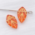 Durchscheinender oranger Blattanhänger mit Goldadern für DIY-Schmuckherstellung - Transparentes Orange-Gelb Mit Goldvergoldung (1 Stück)