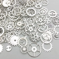 Macro-opname van diverse steampunk legering tandwiel bedeltjes in glanzend zilveren afwerking - Antiek Zilver Tandwiel Stijl (SN495)