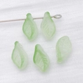 Perles de feuilles translucides dégradé blanc et vert avec nervures pour bijoux DIY - Feuille de Vigne Traversante (26672) / 1 Pièce (12x7mm) / Vert Herbe Foncé Transparent