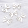 Cinq élégantes breloques papillon en perles ABS blanches pour création de bijoux DIY - Grande Forme de Nœud (25811)