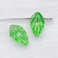 Transparente grüne Glasblätter mit Goldverzierung für DIY-Schmuck und Handwerk - Transparentes Grasgrün Lampwork (1 Stück)