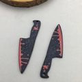 Détail de pendentifs couperet d'Halloween en acrylique avec taches de sang pour bijoux - Petit Couteau Sanglant en Acrylique Halloween (16981)