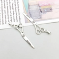 Détail du pendentif ciseaux en alliage argenté vintage avec gravure Smooth pour bijoux DIY - Style de Ciseaux
