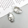 Silberne Totenkopf-Anhänger aus Legierung mit Blumendetails für DIY-Schmuck und Ohrringe - 13*21MM / Totenkopf Mit Blume Stil (5804)