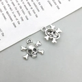 Vintage Totenkopf-Anhänger aus Legierung für DIY Ohrringe und Armbandherstellung - 15*14mm / Altsilber Totenkopf Stil (10888)