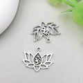 Antiek zilveren lotus Om hangers voor DIY sieraden maken met yoga symbolen - Antiek Zilveren Yoga Lotus Om (10427)