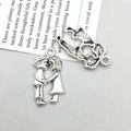 Vintage silver alloy couple kiss pendant for DIY jewelry making and handmade crafts - Antique Silver Couple Silhouette (11437)